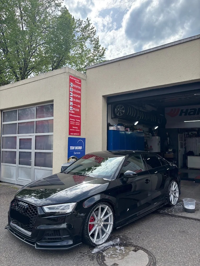 Fahrzeug vor der Werkstatt von Mohammad Brejawi Autoservice in Winterbach